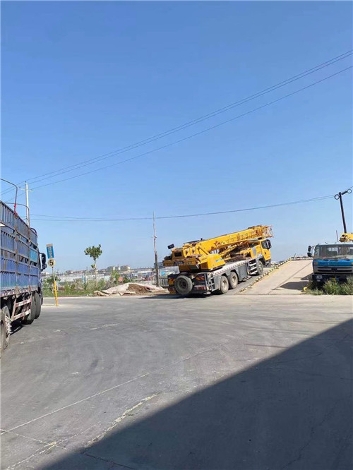 玛纳斯县25吨吊车的租赁价格大概是多少？