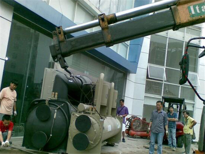 玛纳斯县随车吊和汽车吊的核心区别是什么？哪种更省钱？