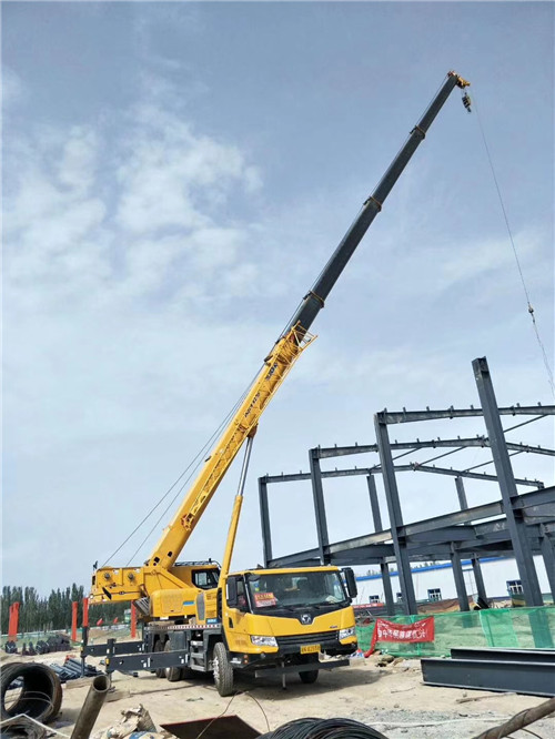 玛纳斯县超高层建筑钢结构吊装案例